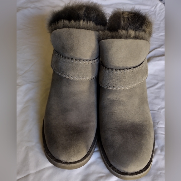 UGG McKay Boot, Charcoal UGGs, Grey Ankle Boots, Dark Gray Cozy Booties Size 7 - Picture 2 of 7